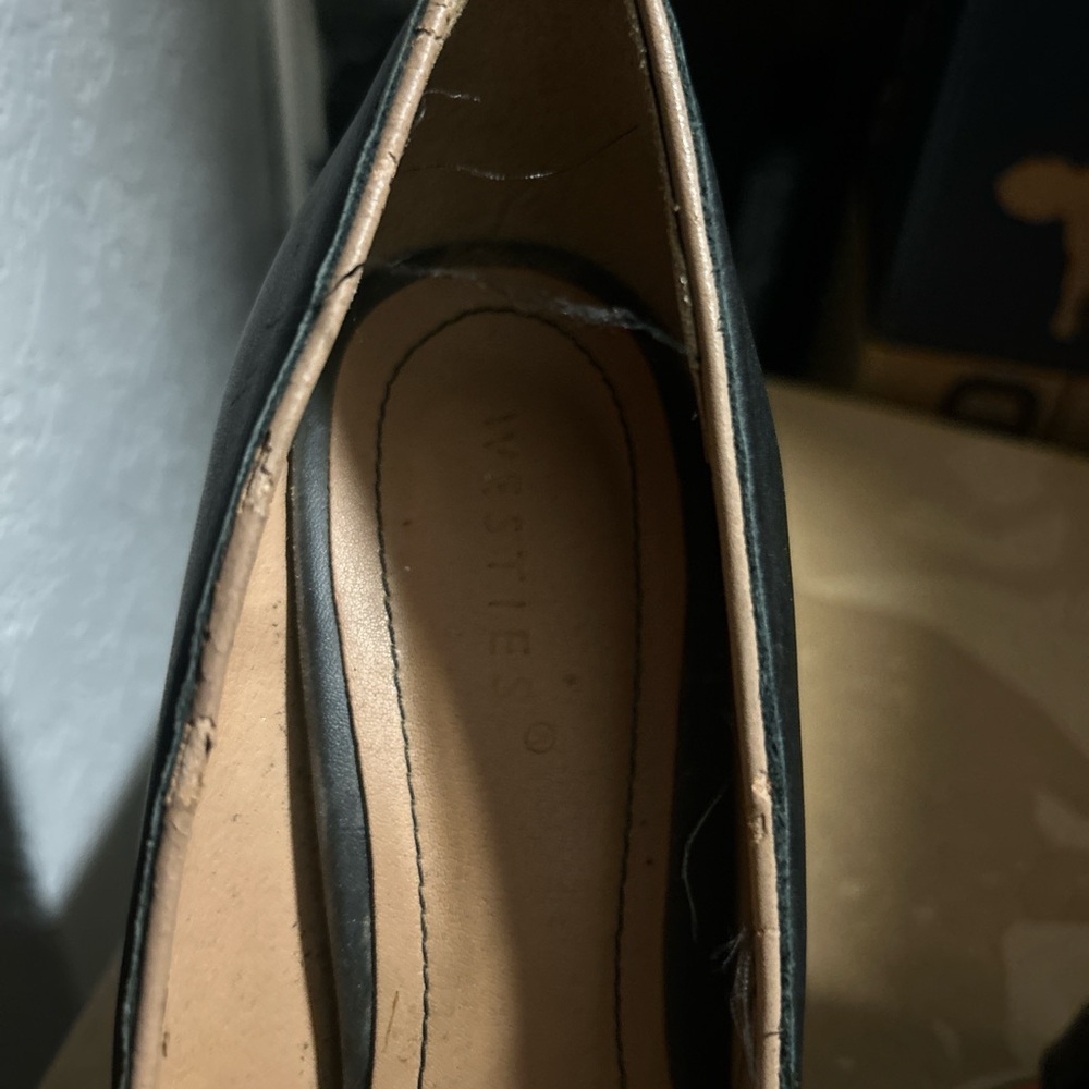 Sophisticated Black and Tan Heels with Bow Detail - Picture 5 of 6